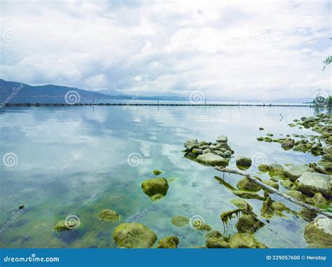 O Lago de Erhai: Um Paraíso Tranquilo em Yunnan!