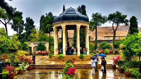  O Túmulo de Hafez: Um Oásis de Poesia e Beleza Arquetípica em Shiraz!