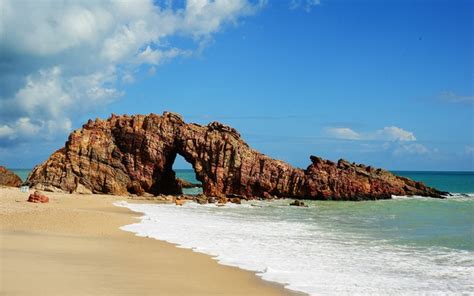 Pagoda de Zaoyuan: Uma Joia Arquietural Deslumbrando Sobre a Paisagem Rústica!