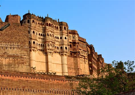  A Fortaleza de Mehrangarh: Um Gigante de Arenito que Contempla a Eternidade