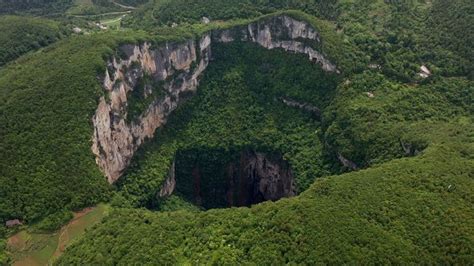 A Gruta de Tiankeng: Um Portal para o Submundo e Maravilhas Naturais Escondidas!