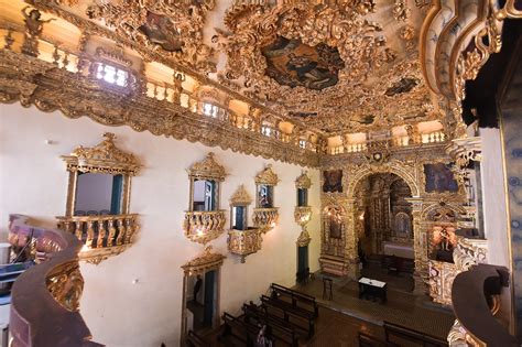 A Igreja de Nossa Senhora da Rocha: Uma Joia Histórica em Volúmia!