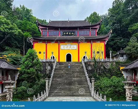 A Pagoda de Jiuhuashan, Um Templo Histórico com Vistas Espetaculares!