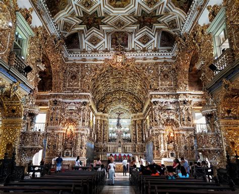  Museu de Arte Sacra: Uma Jornada Iluminada Através da Fé e do Barroco!