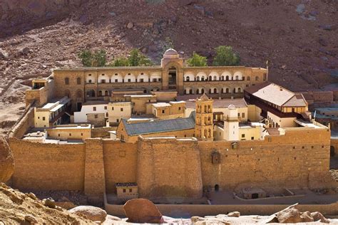 O Mosteiro de Santa Catarina: Uma Jornada Espiritual e Visual no Coração do Monte Sinai!