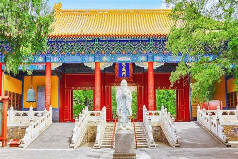 O Templo deConfúcio: Um Oásis Histórico e Espiritual no Coração da China!