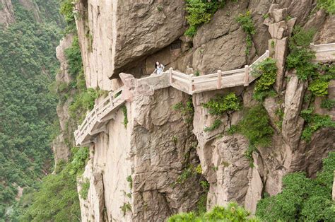 O Templo de Huangshan em Heyuan: Uma jóia ancestral com vista para os picos montanhosos!